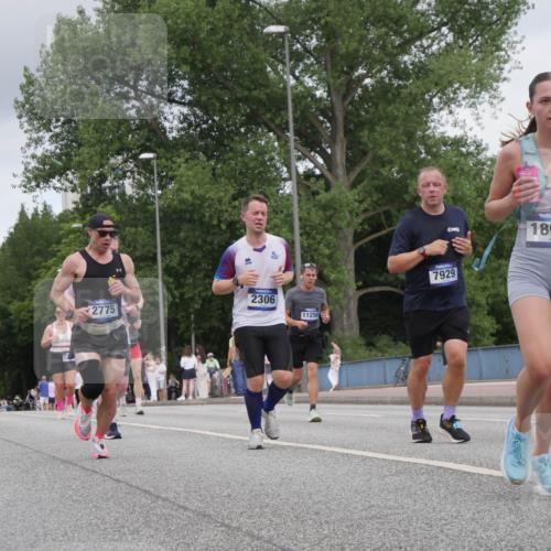 29.06.2025 - hella hamburg halbmarathon Luisa Fischer http://msf.ph/oto/8447822 29.06.2025 10:30:03 Kennedybrücke 15878, 18, 6625, 2306, 2775, 11256, 7929, 18976, 2306, 2775, 4844, 6625, 6905, 7929 meine-sportfotos.de