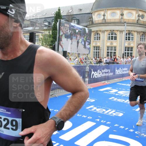29.06.2025 - hella hamburg halbmarathon Michael Strokosch http://msf.ph/oto/8447824 29.06.2025 10:28:28 Ziel 5328, 12529, 14140, 16711 meine-sportfotos.de