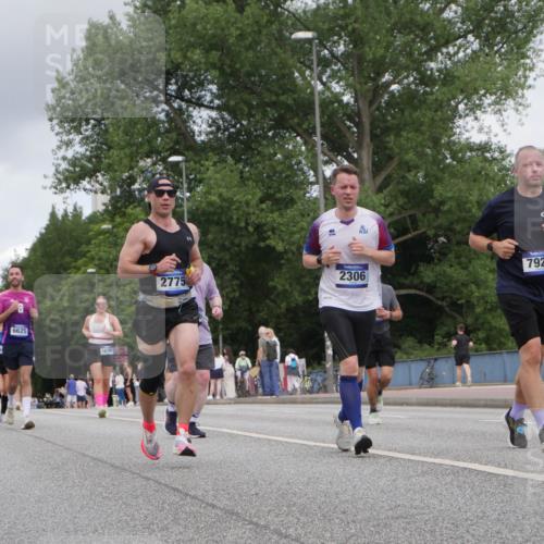 29.06.2025 - hella hamburg halbmarathon Luisa Fischer http://msf.ph/oto/8447837 29.06.2025 10:30:03 Kennedybrücke 15878, 18, 6625, 16788, 2775, 2306, 7929, 2306, 2775, 4844, 6625, 6905, 7929 meine-sportfotos.de