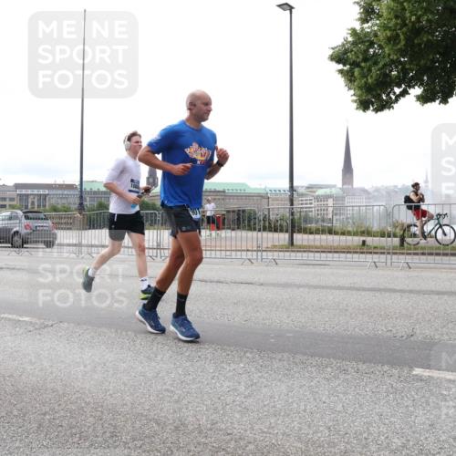 29.06.2025 - hella hamburg halbmarathon Lena Gebhardt http://msf.ph/oto/8447845 29.06.2025 10:30:22 Lombardsbrücke 1088, 1097, 1547, 1647, 2754, 2755, 2901, 3443, 3573, 3613, 4575, 4819, 5063, 5322, 6344, 6598, 6616, 6626, 7071, 8792, 8941, 10162, 10880, 11984, 12349, 12350, 12460, 12461, 12504, 12537, 12687, 12688, 12710, 13418, 14304, 14421, 15757, 15789, 15938, 16182, 16504, 16601, 16604, 16735, 16769, 16791, 16864, 17529, 18046, 18503, 18671 meine-sportfotos.de