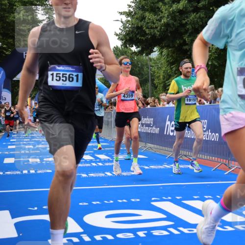 29.06.2025 - hella hamburg halbmarathon Strokosch-Dieckow http://msf.ph/oto/8447861 29.06.2025 10:39:01 Ziel 1164, 1445, 1803, 2262, 3136, 4359, 4759, 6682, 6686, 6687, 11447, 11619, 12137, 13137, 15556, 15561, 15873, 16656, 16820, 18734, 19151 meine-sportfotos.de
