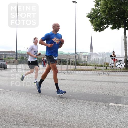 29.06.2025 - hella hamburg halbmarathon Lena Gebhardt http://msf.ph/oto/8447862 29.06.2025 10:30:22 Lombardsbrücke 1088, 901, 1097, 1547, 1647, 2754, 2755, 2901, 3443, 3573, 3613, 4575, 4819, 5063, 5322, 6344, 6598, 6616, 6626, 7071, 8792, 8941, 10162, 10880, 11984, 12349, 12350, 12460, 12461, 12504, 12537, 12687, 12688, 12710, 13418, 14304, 14421, 15757, 15789, 15938, 16182, 16504, 16601, 16604, 16735, 16769, 16791, 16864, 17529, 18046, 18503, 18671 meine-sportfotos.de