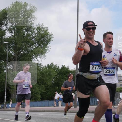 29.06.2025 - hella hamburg halbmarathon Luisa Fischer http://msf.ph/oto/8447875 29.06.2025 10:30:05 Kennedybrücke 14356, 2775, 2306, 7929, 2306, 2775, 4844, 6625, 6905, 7929, 10077 meine-sportfotos.de