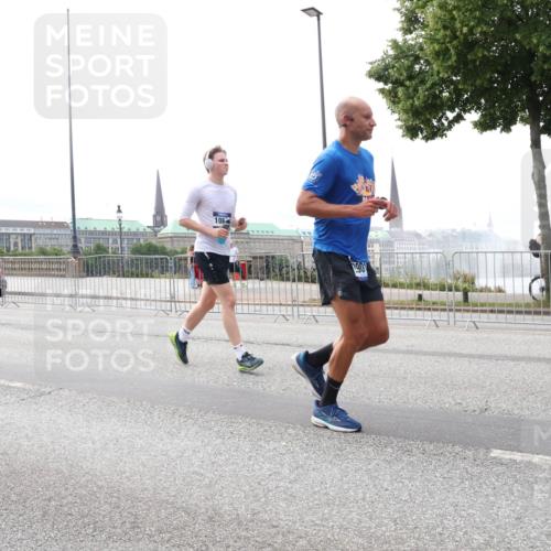 29.06.2025 - hella hamburg halbmarathon Lena Gebhardt http://msf.ph/oto/8447881 29.06.2025 10:30:22 Lombardsbrücke 108, 1901, 1097, 1547, 1647, 2754, 2755, 2901, 3443, 3573, 3613, 4575, 4819, 5063, 5322, 6344, 6598, 6616, 6626, 7071, 8792, 8941, 10162, 10880, 11984, 12349, 12350, 12460, 12461, 12504, 12537, 12687, 12688, 12710, 13418, 14304, 14421, 15757, 15789, 15938, 16182, 16504, 16601, 16604, 16735, 16769, 16791, 16864, 17529, 18046, 18503, 18671 meine-sportfotos.de