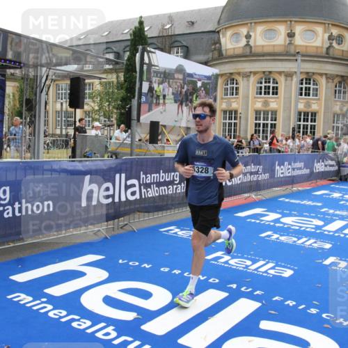 29.06.2025 - hella hamburg halbmarathon Michael Strokosch http://msf.ph/oto/8447910 29.06.2025 10:28:33 Ziel 5328, 17374 meine-sportfotos.de