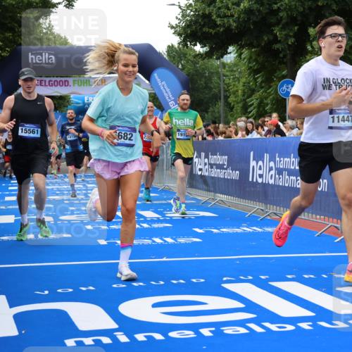 29.06.2025 - hella hamburg halbmarathon Strokosch-Dieckow http://msf.ph/oto/8447914 29.06.2025 10:39:00 Ziel 1164, 1445, 1803, 2262, 2980, 3136, 4359, 4759, 6682, 6686, 6687, 8958, 11447, 11619, 12137, 13137, 15561, 15873, 16820, 18734, 19151 meine-sportfotos.de