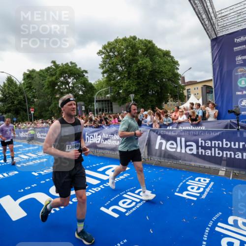 29.06.2025 - hella hamburg halbmarathon Zöllner http://msf.ph/oto/8447917 29.06.2025 10:58:13 Ziel 1563, 1611, 2907, 4319, 4426, 6104, 8290, 10408, 13666, 15125, 15189, 18068 meine-sportfotos.de