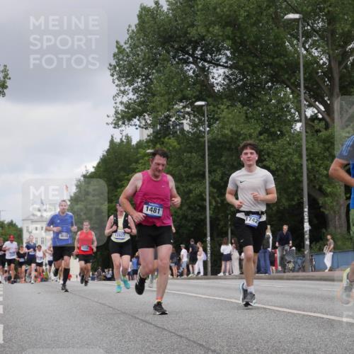 29.06.2025 - hella hamburg halbmarathon Luisa Fischer http://msf.ph/oto/8447933 29.06.2025 10:30:14 Kennedybrücke 4507, 9688, 12827, 1481, 1742, 40077, 1481, 9688, 10077, 10158 meine-sportfotos.de