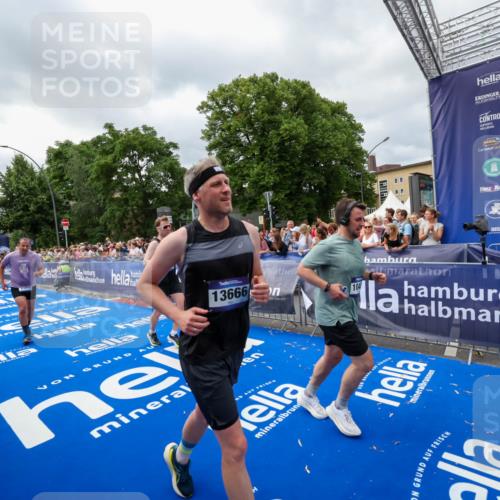 29.06.2025 - hella hamburg halbmarathon Zöllner http://msf.ph/oto/8447940 29.06.2025 10:58:14 Ziel 1563, 2907, 4426, 6104, 8290, 10408, 13666, 14631, 15125, 15189, 18068 meine-sportfotos.de