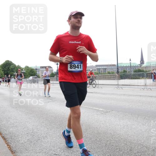 29.06.2025 - hella hamburg halbmarathon Lena Gebhardt http://msf.ph/oto/8447942 29.06.2025 10:30:23 Lombardsbrücke 12504, 8941, 1097, 1547, 1647, 2754, 2755, 2901, 3443, 3573, 3613, 4575, 4819, 5063, 5322, 6344, 6598, 6616, 6626, 7071, 8792, 8941, 10162, 10880, 11984, 12349, 12350, 12460, 12461, 12504, 12537, 12687, 12688, 12710, 13418, 14304, 14421, 15757, 15789, 15938, 16182, 16504, 16601, 16604, 16735, 16769, 16791, 16864, 17529, 18046, 18503, 18671, 18860 meine-sportfotos.de