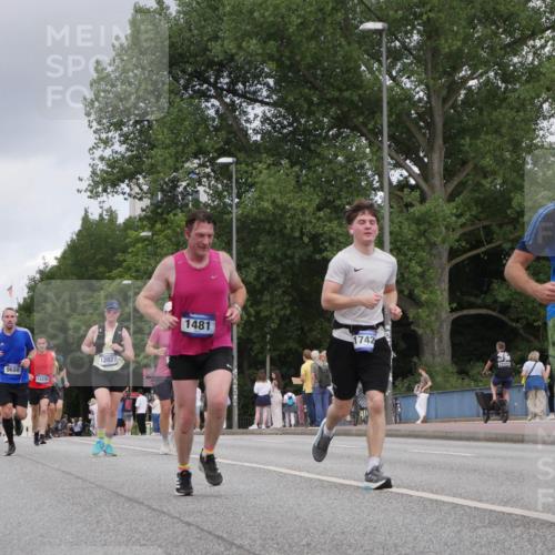 29.06.2025 - hella hamburg halbmarathon Luisa Fischer http://msf.ph/oto/8447946 29.06.2025 10:30:14 Kennedybrücke 9688, 14206, 12827, 1481, 1742, 10077, 1481, 9688, 10077, 10158 meine-sportfotos.de