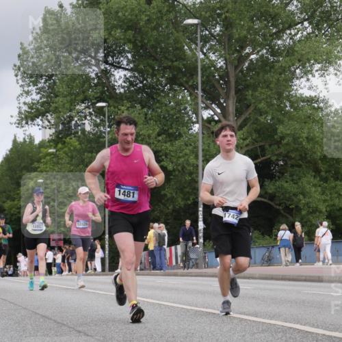 29.06.2025 - hella hamburg halbmarathon Luisa Fischer http://msf.ph/oto/8447953 29.06.2025 10:30:15 Kennedybrücke 9688, 4206, 12827, 12826, 1481, 1742, 1481, 9688, 10077, 10158 meine-sportfotos.de