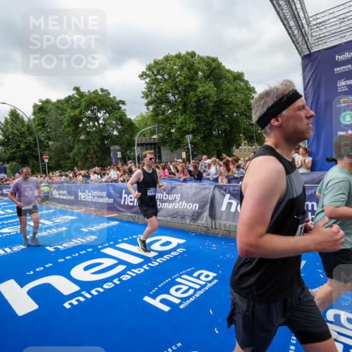 29.06.2025 - hella hamburg halbmarathon Zöllner http://msf.ph/oto/8447955 29.06.2025 10:58:14 Ziel 1563, 2907, 4426, 6104, 8290, 10408, 13666, 14631, 15125, 15189, 18068 meine-sportfotos.de