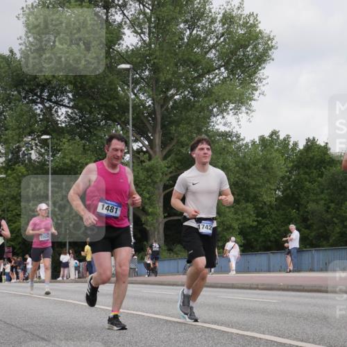 29.06.2025 - hella hamburg halbmarathon Luisa Fischer http://msf.ph/oto/8447964 29.06.2025 10:30:15 Kennedybrücke 688, 12827, 12826, 1481, 1742, 100, 1481, 9688, 10077, 10158 meine-sportfotos.de