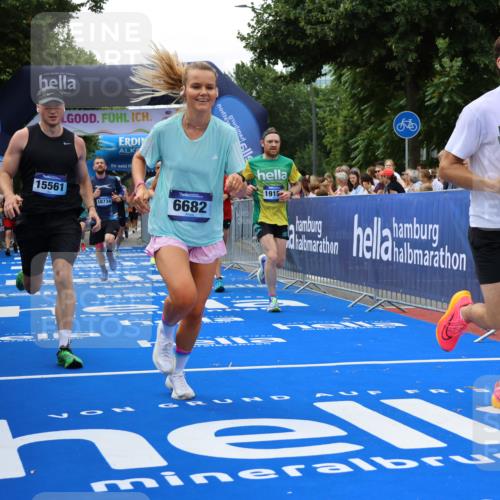 29.06.2025 - hella hamburg halbmarathon Strokosch-Dieckow http://msf.ph/oto/8447968 29.06.2025 10:39:00 Ziel 1164, 1445, 1803, 2262, 2980, 3136, 4359, 4759, 6682, 6686, 6687, 8958, 11447, 11619, 12137, 13137, 15561, 15873, 16820, 18734, 19151 meine-sportfotos.de