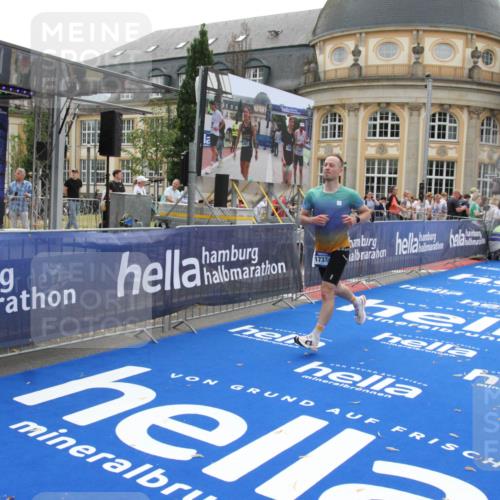 29.06.2025 - hella hamburg halbmarathon Michael Strokosch http://msf.ph/oto/8447973 29.06.2025 10:28:35 Ziel 5328, 17374 meine-sportfotos.de