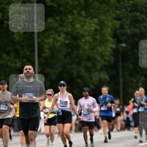 29.06.2025 - hella hamburg halbmarathon Dr. Thomas Lammeyer http://msf.ph/oto/8447976 29.06.2025 10:58:44 Kennedybrücke 1822, 2372, 2600, 2761, 3249, 3364, 3857, 4039, 4323, 4720, 4838, 5309, 5815, 5856, 5933, 6468, 6583, 6987, 7614, 7670, 7874, 7946, 7986, 9130, 9503, 11354 meine-sportfotos.de