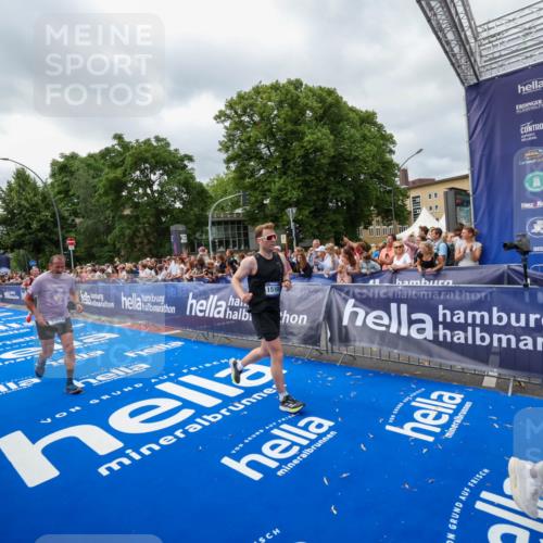29.06.2025 - hella hamburg halbmarathon Zöllner http://msf.ph/oto/8447983 29.06.2025 10:58:14 Ziel 1563, 2907, 4426, 6104, 8290, 10408, 13666, 14631, 15125, 15189, 18068 meine-sportfotos.de