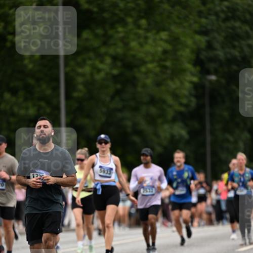29.06.2025 - hella hamburg halbmarathon Dr. Thomas Lammeyer http://msf.ph/oto/8447996 29.06.2025 10:58:44 Kennedybrücke 1822, 2372, 2600, 2761, 3249, 3364, 3857, 4039, 4323, 4720, 4838, 5309, 5815, 5856, 5933, 6468, 6583, 6987, 7614, 7670, 7874, 7946, 7986, 9130, 9503, 11354 meine-sportfotos.de