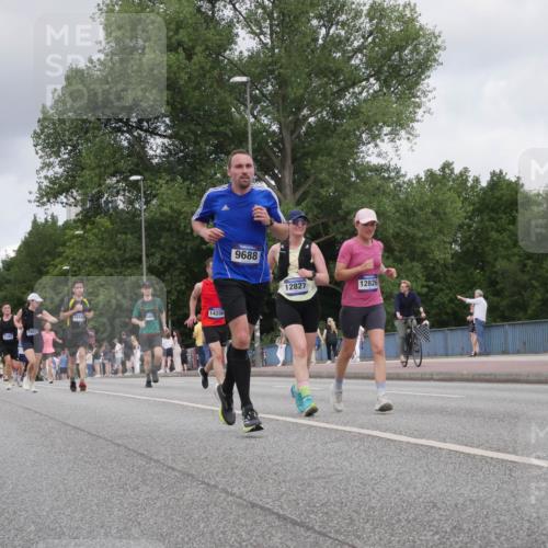 29.06.2025 - hella hamburg halbmarathon Luisa Fischer http://msf.ph/oto/8448011 29.06.2025 10:30:19 Kennedybrücke 15027, 10158, 14206, 9688, 12827, 12826, 1481, 3389, 9688, 10158 meine-sportfotos.de