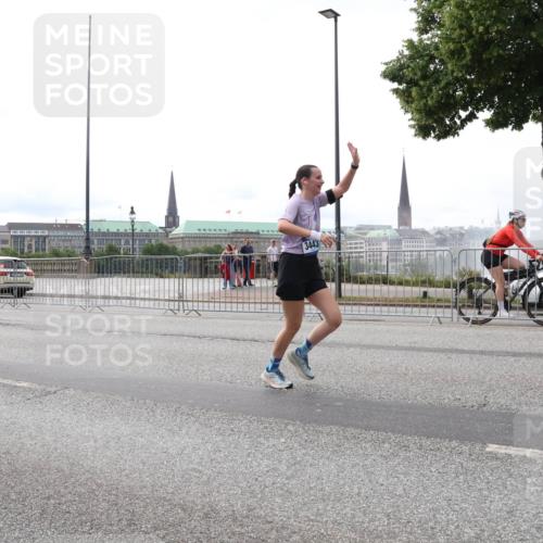 29.06.2025 - hella hamburg halbmarathon Lena Gebhardt http://msf.ph/oto/8448013 29.06.2025 10:30:25 Lombardsbrücke 6616, 3443, 1097, 1547, 1647, 2569, 2754, 2755, 2901, 3443, 3573, 3613, 4575, 4819, 5063, 5322, 6344, 6598, 6616, 6626, 7071, 7120, 8792, 10162, 10880, 11984, 12349, 12350, 12460, 12461, 12504, 12537, 12687, 12688, 12710, 13418, 14304, 14421, 15757, 15789, 15938, 16182, 16504, 16601, 16604, 16735, 16769, 16791, 16864, 18046, 18362, 18503, 18671, 18795, 18860 meine-sportfotos.de