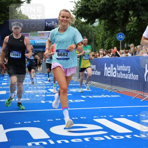 29.06.2025 - hella hamburg halbmarathon Strokosch-Dieckow http://msf.ph/oto/8448016 29.06.2025 10:39:00 Ziel 1164, 1445, 1803, 2262, 2980, 3136, 4359, 4759, 6682, 6686, 6687, 8958, 11447, 11619, 12137, 13137, 15561, 15873, 16820, 18734, 19151 meine-sportfotos.de