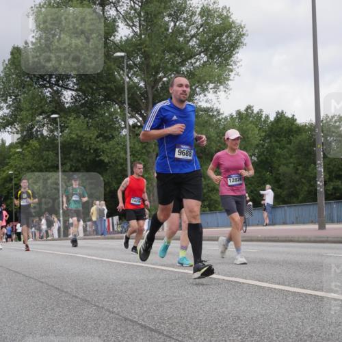 29.06.2025 - hella hamburg halbmarathon Luisa Fischer http://msf.ph/oto/8448026 29.06.2025 10:30:19 Kennedybrücke 15027, 1015, 14206, 9688, 12826, 1481, 3389, 9688, 10158 meine-sportfotos.de