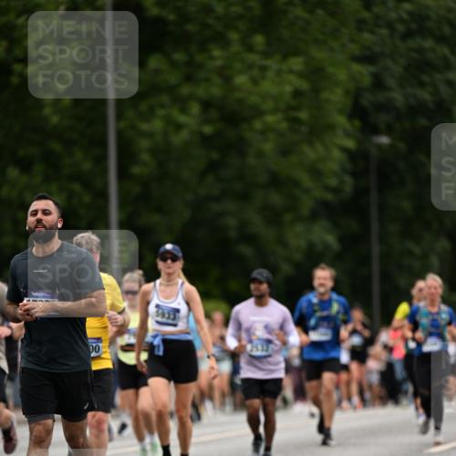 29.06.2025 - hella hamburg halbmarathon Dr. Thomas Lammeyer http://msf.ph/oto/8448027 29.06.2025 10:58:45 Kennedybrücke 1822, 2372, 2600, 2761, 3249, 3364, 3857, 4039, 4323, 4720, 4838, 5309, 5815, 5856, 5933, 6468, 6583, 6987, 7614, 7670, 7874, 7946, 7986, 9130, 9503, 11354 meine-sportfotos.de
