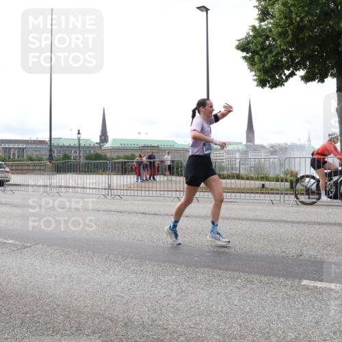 29.06.2025 - hella hamburg halbmarathon Lena Gebhardt http://msf.ph/oto/8448034 29.06.2025 10:30:26 Lombardsbrücke 6616, 2443, 1097, 1547, 1647, 2569, 2754, 2755, 2901, 3443, 3573, 3613, 4575, 4819, 5063, 5322, 6344, 6598, 6616, 6626, 7071, 7120, 8792, 10162, 10880, 11984, 12349, 12350, 12460, 12461, 12504, 12537, 12687, 12688, 12710, 13418, 14216, 14304, 14421, 15757, 15789, 15938, 16182, 16504, 16601, 16604, 16735, 16769, 16791, 16864, 18046, 18362, 18503, 18671, 18795, 18860 meine-sportfotos.de