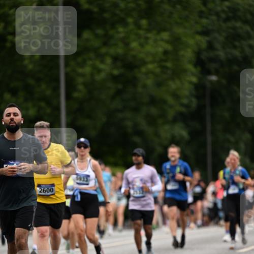 29.06.2025 - hella hamburg halbmarathon Dr. Thomas Lammeyer http://msf.ph/oto/8448045 29.06.2025 10:58:45 Kennedybrücke 1822, 2372, 2600, 2761, 3249, 3364, 3857, 4039, 4323, 4720, 4838, 5309, 5815, 5856, 5933, 6468, 6583, 6987, 7614, 7670, 7874, 7946, 7986, 9130, 9503, 11354 meine-sportfotos.de