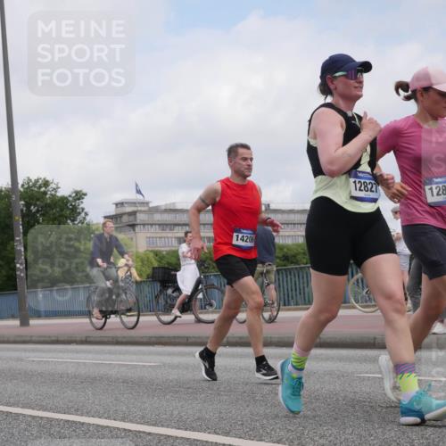 29.06.2025 - hella hamburg halbmarathon Luisa Fischer http://msf.ph/oto/8448077 29.06.2025 10:30:22 Kennedybrücke 14206, 12827, 12826, 2045, 3389, 4507, 6214, 9688, 10158 meine-sportfotos.de