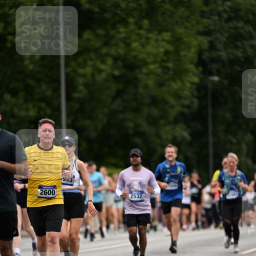 29.06.2025 - hella hamburg halbmarathon Dr. Thomas Lammeyer http://msf.ph/oto/8448082 29.06.2025 10:58:45 Kennedybrücke 1822, 2372, 2600, 2761, 3249, 3364, 3857, 4039, 4323, 4720, 4838, 5309, 5815, 5856, 5933, 6468, 6583, 6987, 7614, 7670, 7874, 7946, 7986, 9130, 9503, 11354 meine-sportfotos.de