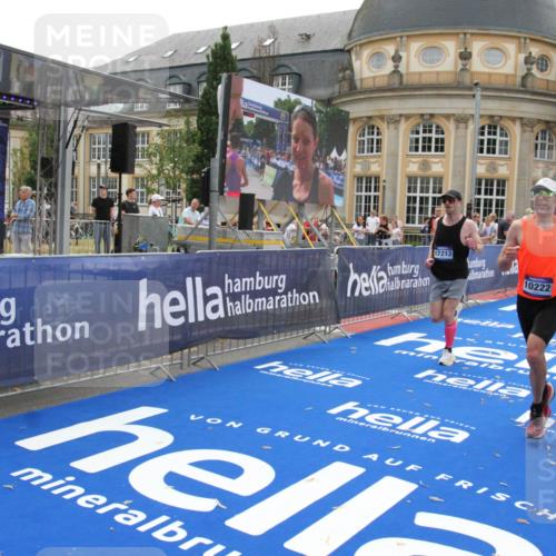 29.06.2025 - hella hamburg halbmarathon Michael Strokosch http://msf.ph/oto/8448095 29.06.2025 10:28:43 Ziel 1953, 3968, 6090, 10222, 15655, 17213 meine-sportfotos.de