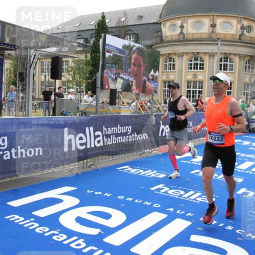 29.06.2025 - hella hamburg halbmarathon Michael Strokosch http://msf.ph/oto/8448114 29.06.2025 10:28:43 Ziel 1953, 3968, 6090, 10222, 15655, 17213 meine-sportfotos.de