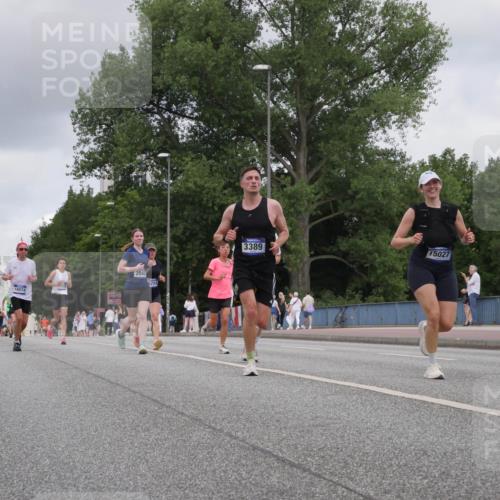29.06.2025 - hella hamburg halbmarathon Luisa Fischer http://msf.ph/oto/8448115 29.06.2025 10:30:25 Kennedybrücke 4507, 18074, 2045, 214, 3389, 15027, 2045, 3389, 4507, 4509, 5177, 6214, 10158 meine-sportfotos.de