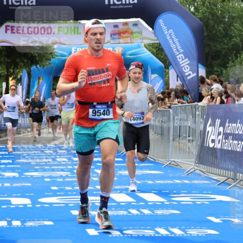 29.06.2025 - hella hamburg halbmarathon Strokosch-Dieckow http://msf.ph/oto/8448119 29.06.2025 10:38:48 Ziel 2296, 2719, 2980, 3783, 6684, 8450, 8958, 9264, 9540, 10218, 11055, 11281, 11282, 13137, 13755, 13800, 14093, 15257, 15372, 17722, 19004 meine-sportfotos.de