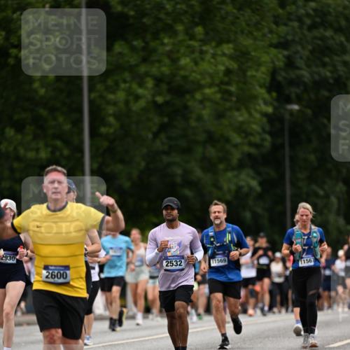 29.06.2025 - hella hamburg halbmarathon Dr. Thomas Lammeyer http://msf.ph/oto/8448120 29.06.2025 10:58:46 Kennedybrücke 1822, 2600, 3249, 3364, 3857, 4039, 4323, 4720, 4838, 5309, 5815, 5856, 5933, 6468, 6583, 6987, 7614, 7670, 7874, 7946, 7986, 9130, 9503, 11354 meine-sportfotos.de