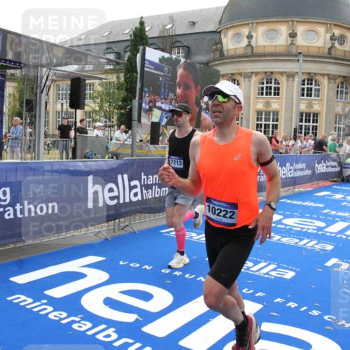 29.06.2025 - hella hamburg halbmarathon Michael Strokosch http://msf.ph/oto/8448132 29.06.2025 10:28:44 Ziel 1953, 3968, 6090, 10222, 15655, 17213, 17428 meine-sportfotos.de