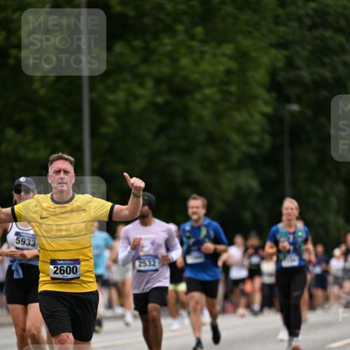 29.06.2025 - hella hamburg halbmarathon Dr. Thomas Lammeyer http://msf.ph/oto/8448167 29.06.2025 10:58:46 Kennedybrücke 1822, 2600, 3249, 3364, 3857, 4039, 4323, 4720, 4838, 5309, 5815, 5856, 5933, 6468, 6583, 6987, 7614, 7670, 7874, 7946, 7986, 9130, 9503, 11354 meine-sportfotos.de