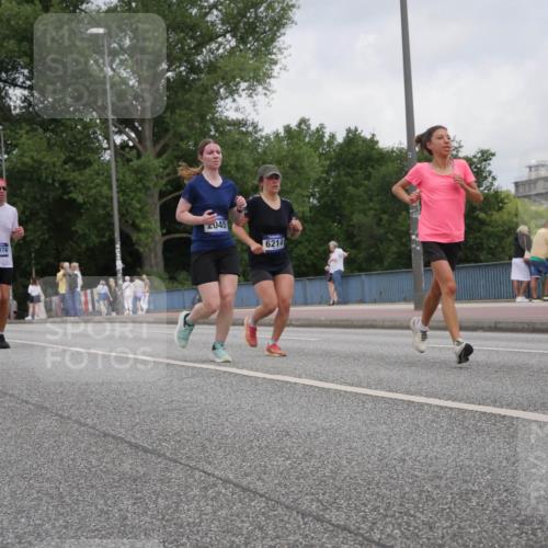 29.06.2025 - hella hamburg halbmarathon Luisa Fischer http://msf.ph/oto/8448177 29.06.2025 10:30:28 Kennedybrücke 12500, 18074, 045, 6214, 165, 2045, 3389, 4507, 4509, 5177, 6214, 7314, 10205 meine-sportfotos.de