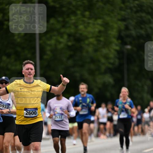29.06.2025 - hella hamburg halbmarathon Dr. Thomas Lammeyer http://msf.ph/oto/8448194 29.06.2025 10:58:47 Kennedybrücke 1822, 2600, 3249, 3364, 3857, 4039, 4323, 4720, 4838, 5185, 5309, 5815, 5856, 5933, 6468, 6583, 6987, 7670, 7874, 7946, 7986, 9130, 9503, 11354 meine-sportfotos.de