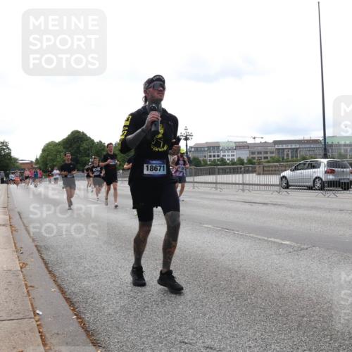 29.06.2025 - hella hamburg halbmarathon Lena Gebhardt http://msf.ph/oto/8448196 29.06.2025 10:30:27 Lombardsbrücke 18671, 1097, 1547, 1647, 2569, 2754, 2755, 2901, 3281, 3443, 3573, 3613, 4575, 4819, 5063, 5322, 6344, 6598, 6616, 6626, 7071, 7120, 8792, 10162, 10880, 11984, 12349, 12350, 12460, 12461, 12504, 12687, 12688, 12710, 13418, 14216, 14304, 14421, 15757, 15789, 15938, 16182, 16504, 16601, 16604, 16735, 16769, 16791, 16864, 18046, 18362, 18503, 18671, 18795, 18860 meine-sportfotos.de
