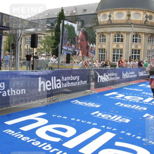 29.06.2025 - hella hamburg halbmarathon Michael Strokosch http://msf.ph/oto/8448200 29.06.2025 10:28:45 Ziel 1953, 3968, 6090, 10222, 15655, 17213, 17428 meine-sportfotos.de