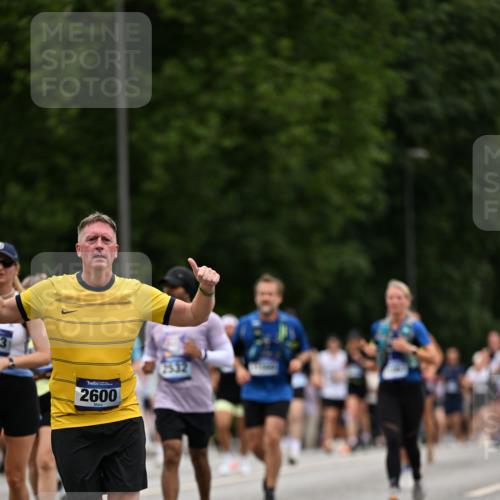 29.06.2025 - hella hamburg halbmarathon Dr. Thomas Lammeyer http://msf.ph/oto/8448202 29.06.2025 10:58:47 Kennedybrücke 1822, 2600, 3249, 3364, 3857, 4039, 4323, 4720, 4838, 5185, 5309, 5815, 5856, 5933, 6468, 6583, 6987, 7670, 7874, 7946, 7986, 9130, 9503, 11354 meine-sportfotos.de