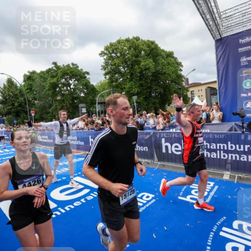 29.06.2025 - hella hamburg halbmarathon Zöllner http://msf.ph/oto/8448215 29.06.2025 10:58:18 Ziel 1595, 2907, 4426, 4592, 6104, 8290, 9230, 11645, 14631, 15125, 18068 meine-sportfotos.de