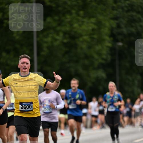 29.06.2025 - hella hamburg halbmarathon Dr. Thomas Lammeyer http://msf.ph/oto/8448216 29.06.2025 10:58:47 Kennedybrücke 1822, 2600, 3249, 3364, 3857, 4039, 4323, 4720, 4838, 5185, 5309, 5815, 5856, 5933, 6468, 6583, 6987, 7670, 7874, 7946, 7986, 9130, 9503, 11354 meine-sportfotos.de