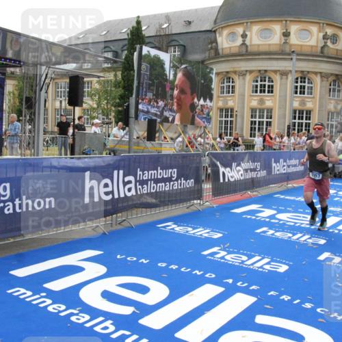 29.06.2025 - hella hamburg halbmarathon Michael Strokosch http://msf.ph/oto/8448220 29.06.2025 10:28:45 Ziel 1953, 3968, 6090, 10222, 15655, 17213, 17428 meine-sportfotos.de