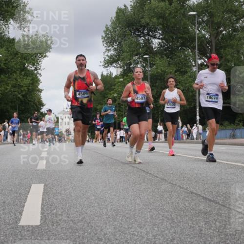 29.06.2025 - hella hamburg halbmarathon Luisa Fischer http://msf.ph/oto/8448221 29.06.2025 10:30:30 Kennedybrücke 4509, 7314, 4507, 78, 12500, 18074, 2045, 2643, 4507, 4509, 5177, 6214, 7314, 10205 meine-sportfotos.de