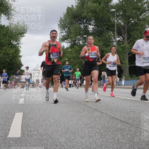 29.06.2025 - hella hamburg halbmarathon Luisa Fischer http://msf.ph/oto/8448229 29.06.2025 10:30:30 Kennedybrücke 4509, 7314, 4507, 12500, 18074, 2045, 2643, 4507, 4509, 5177, 6214, 7314, 10205 meine-sportfotos.de