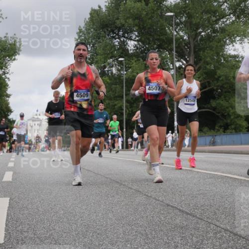 29.06.2025 - hella hamburg halbmarathon Luisa Fischer http://msf.ph/oto/8448235 29.06.2025 10:30:31 Kennedybrücke 4509, 0205, 7314, 4507, 12500, 18074, 2045, 2643, 4507, 4509, 5177, 5495, 6214, 7314, 7978, 8085, 10205 meine-sportfotos.de